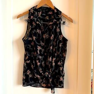 GUESS sleeveless blouse